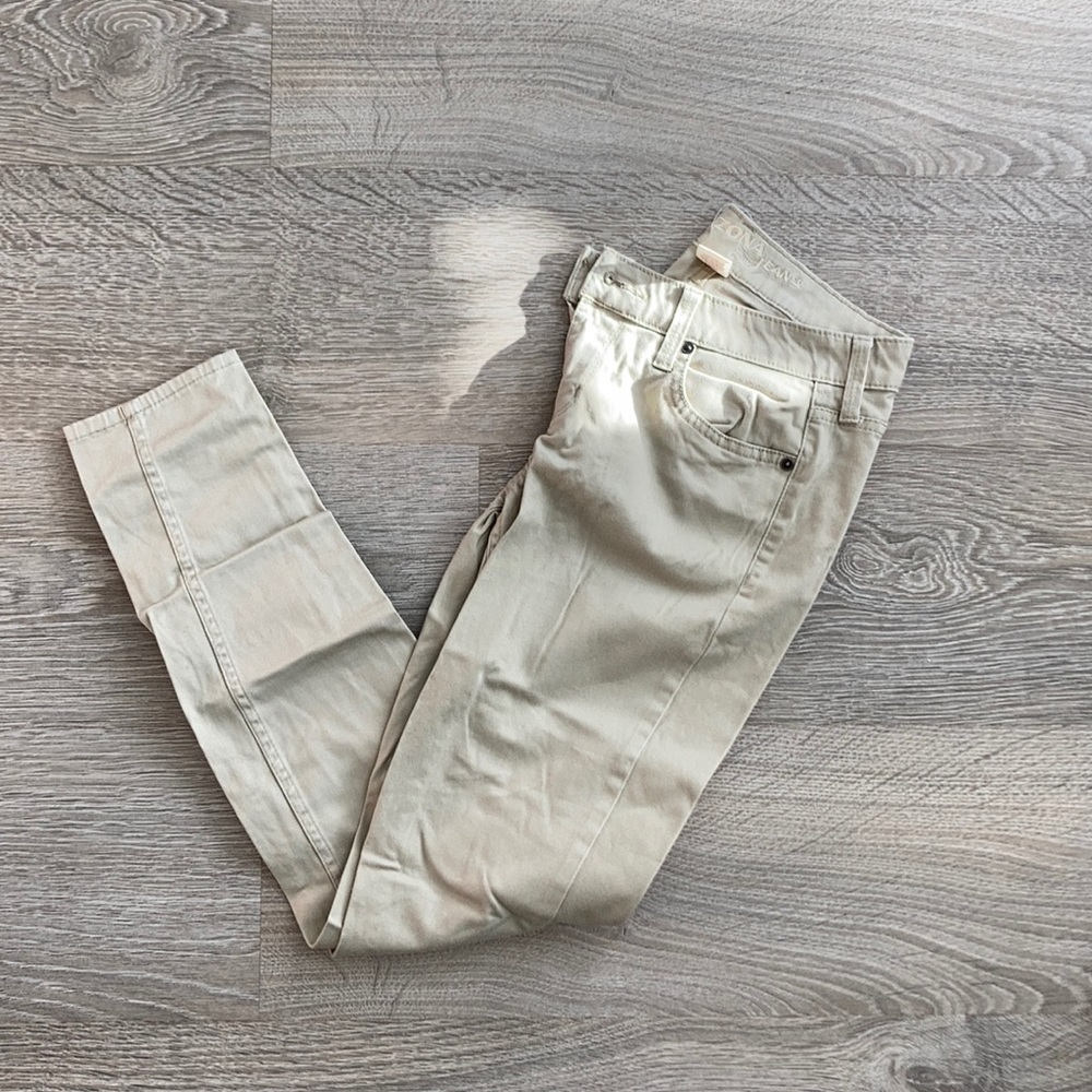 Khakis skinny jeans